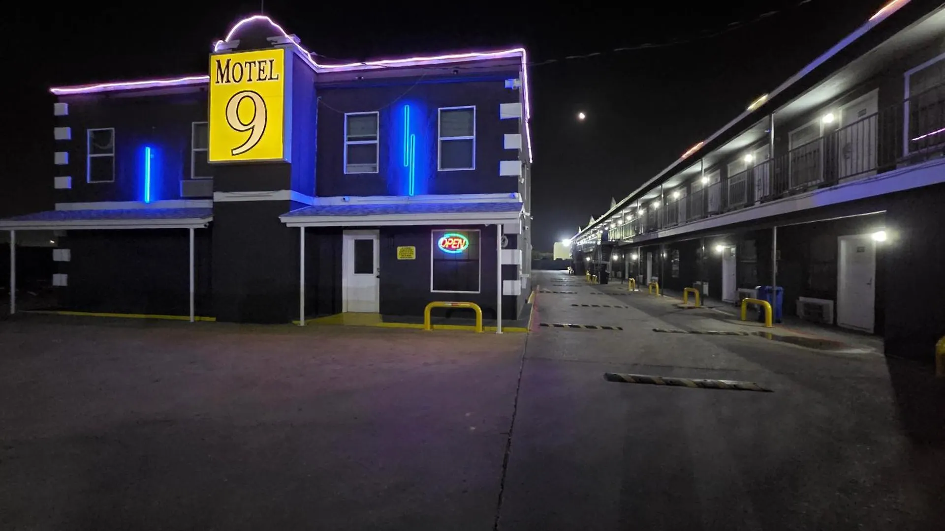 Staying Near Laredo Civic Center: 7 Airport Hotels Compared