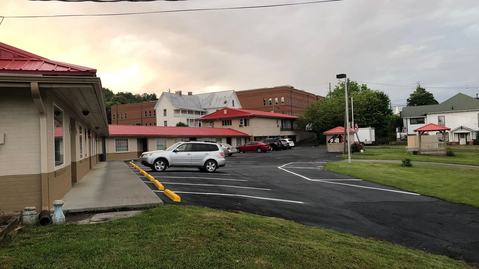 Staying Near Gaha Community Theatre: 4 Budget Hotels Compared