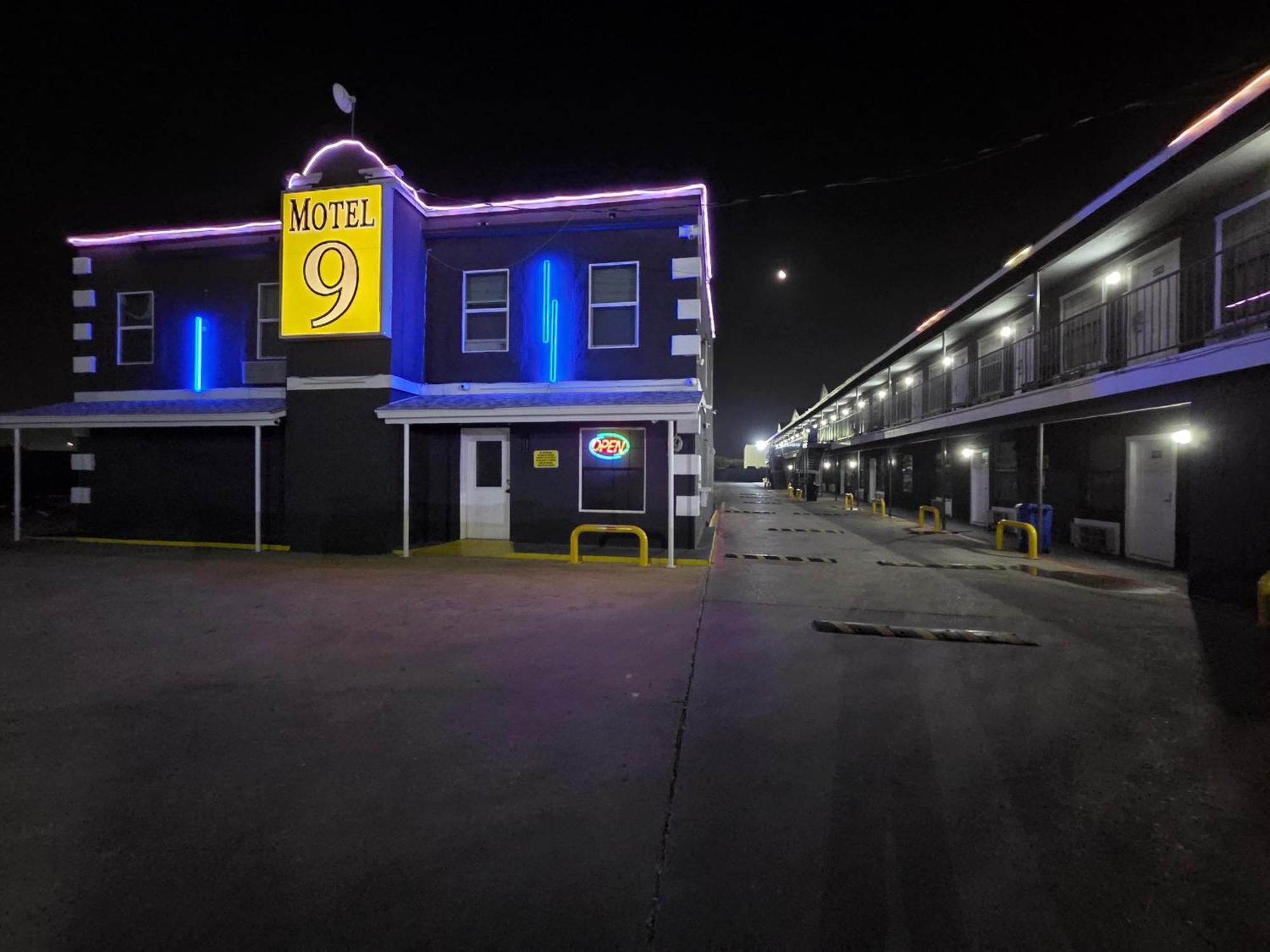 Staying Near Laredo Civic Center: 7 Airport Hotels Compared